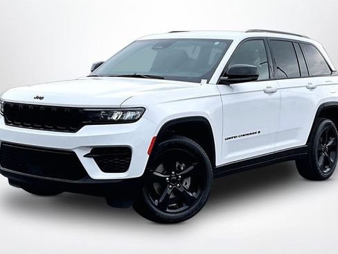 Used 2023 Jeep Grand Cherokee Altitude AWD/4WD image 1