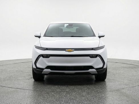 Used 2025 Chevrolet Equinox LT FWD image 2