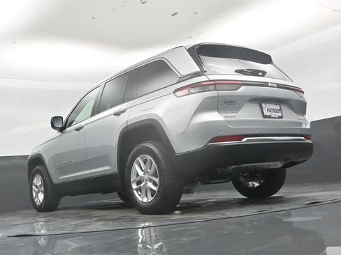 New 2026 Jeep Grand Cherokee Laredo w/ Trailer Tow Package AWD/4WD image 43