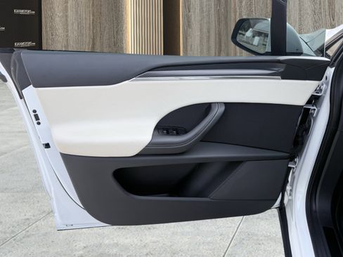 Used 2023 Tesla Model X Plaid image 20