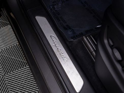 Certified 2023 Porsche Cayenne AWD/4WD image 14