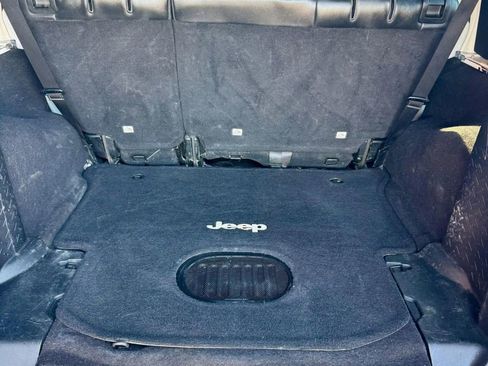 Used 2015 Jeep Wrangler Unlimited Sahara AWD/4WD image 7