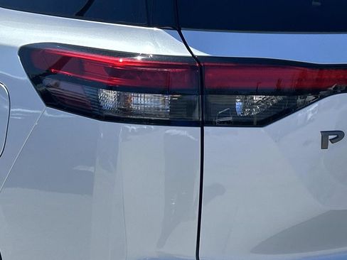 New 2026 Nissan Pathfinder Platinum w/ Lighting Package AWD/4WD image 12