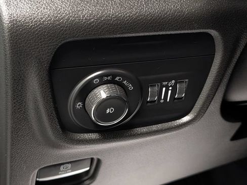 Used 2023 Jeep Grand Cherokee L Limited AWD/4WD image 17