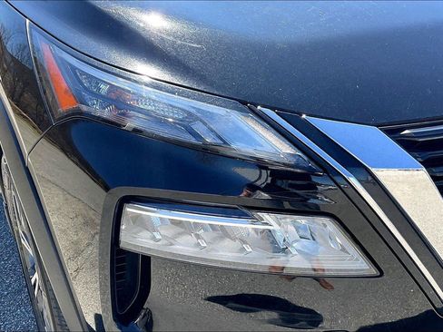 Certified 2023 Nissan Rogue SV image 29