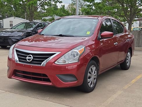Used 2018 Nissan Versa SV image 2