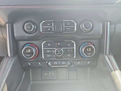 Used 2021 Chevrolet Suburban RST w/ Luxury Package AWD/4WD image 27