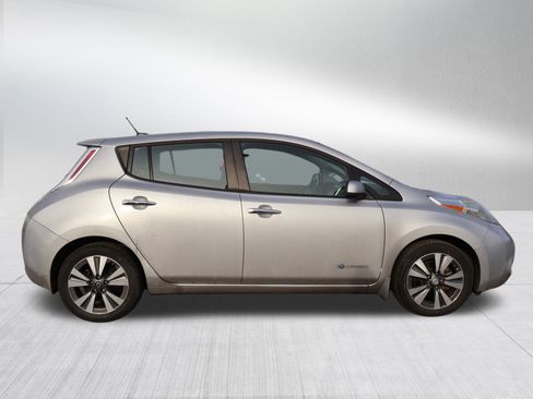 Used 2015 Nissan Leaf SL w/ Premium Package image 8