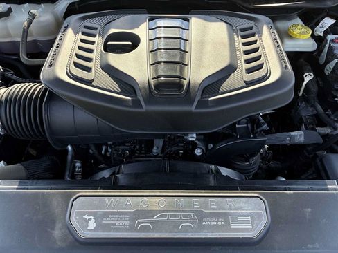 Certified 2024 Jeep Wagoneer L Series II w/ Flexible Seating Group AWD/4WD image 17