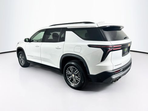 Used 2025 Chevrolet Traverse LT FWD image 5