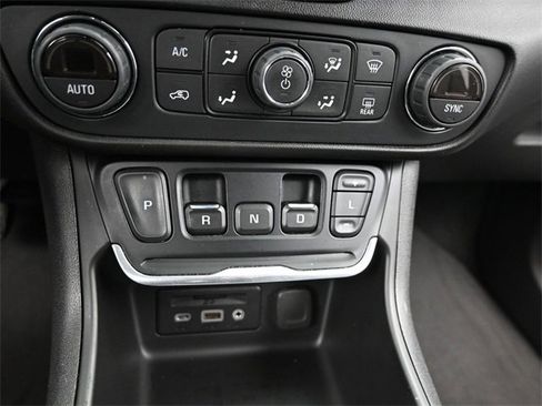 Used 2018 GMC Terrain Denali w/ Advanced Safety Package image 22