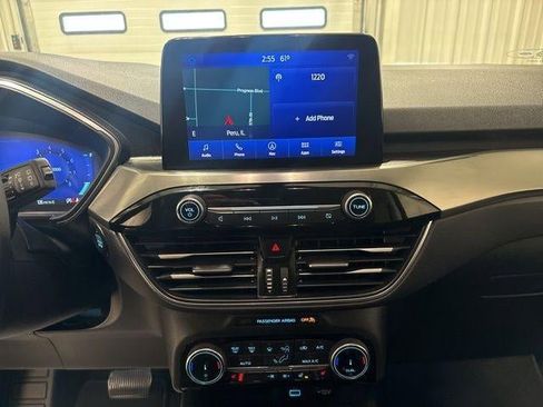 Used 2022 Ford Escape Titanium image 12