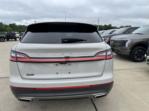 Used 2023 Lincoln Nautilus Reserve AWD/4WD image 10