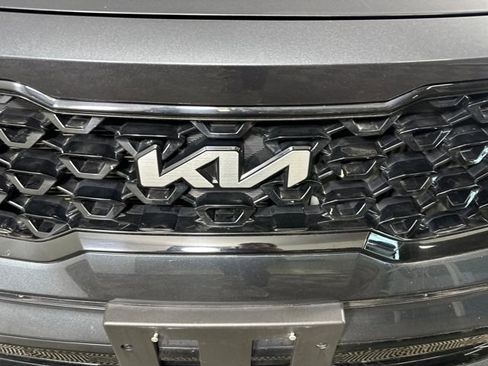 Used 2023 Kia Sorento SX image 9