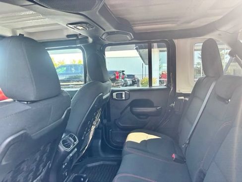 Used 2018 Jeep Wrangler Unlimited Rubicon AWD/4WD image 9