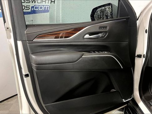 Used 2021 Cadillac Escalade ESV Luxury AWD/4WD image 18