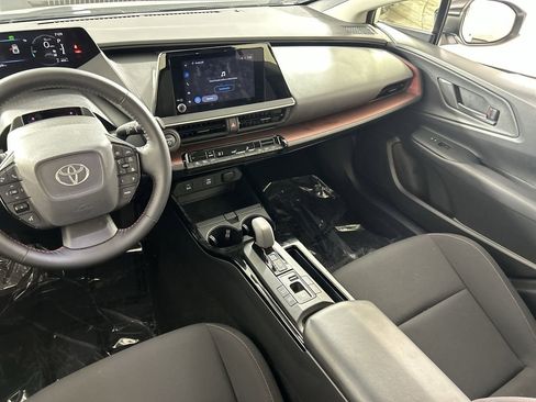 Used 2025 Toyota Prius Plug-In Hybrid image 22