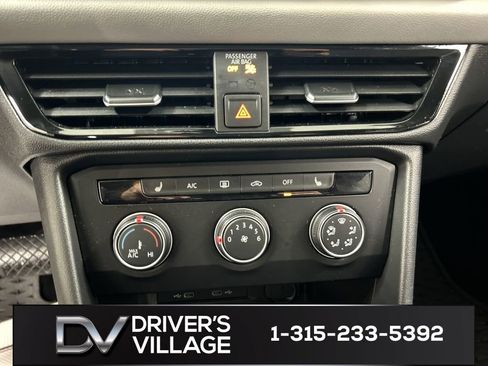 Certified 2022 Volkswagen Taos SE AWD/4WD image 16
