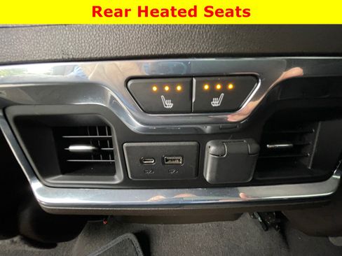 Used 2022 GMC Sierra 3500 Denali w/ Denali Ultimate Package AWD/4WD image 17