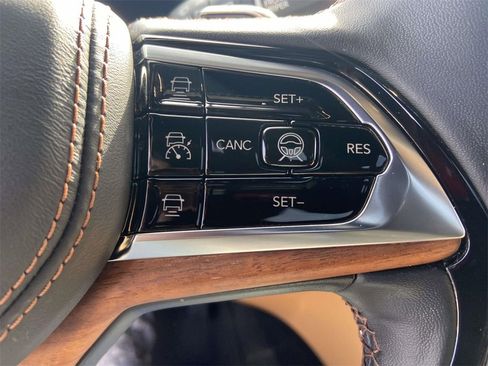 Used 2023 Jeep Grand Cherokee Summit image 32