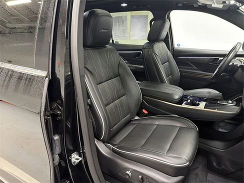 Certified 2025 Buick Enclave Avenir image 21