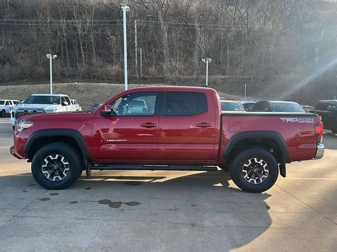 Certified 2018 Toyota Tacoma TRD Off-Road image 11