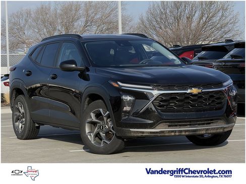 Certified 2025 Chevrolet Trax LT image 1