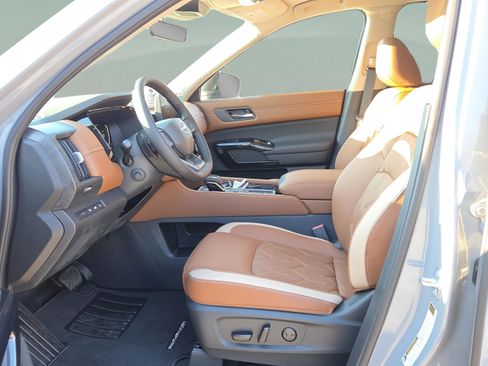 New 2026 Nissan Pathfinder Platinum image 9