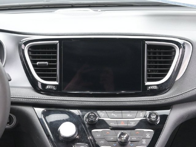 Used 2024 Chrysler Pacifica Limited FWD image 26