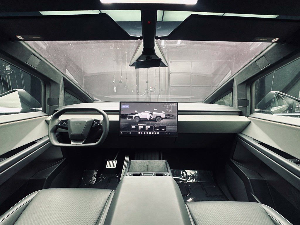 Used 2024 Tesla Cybertruck AWD Crew Cab image 31