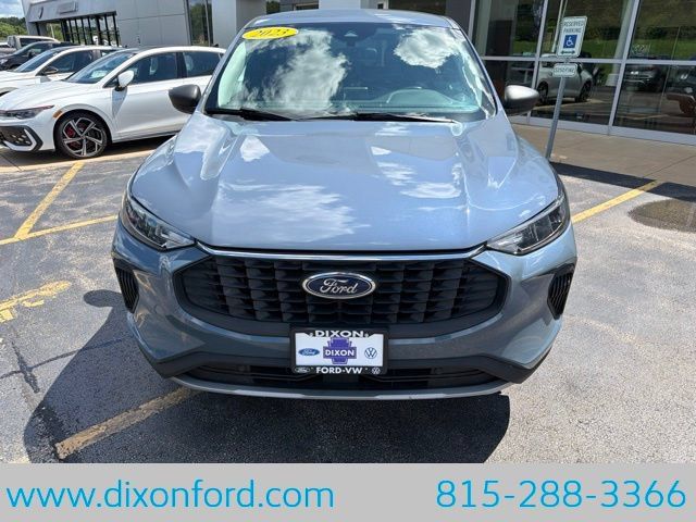 Used 2023 Ford Escape Active AWD/4WD image 2