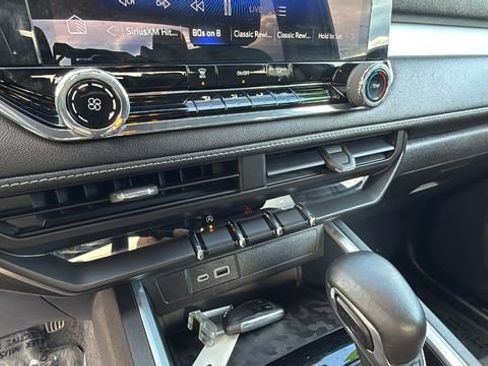 Used 2023 Chevrolet Colorado LT image 14