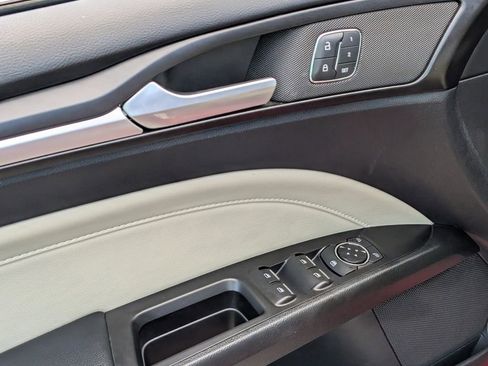 Used 2018 Ford Fusion Titanium image 16