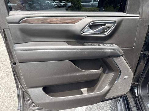 Used 2022 Chevrolet Tahoe LT w/ Luxury Package RWD image 18