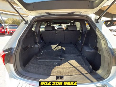 Used 2021 Volkswagen Tiguan SE FWD image 35