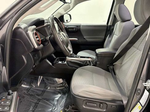 Used 2021 Toyota Tacoma SR5 AWD/4WD image 13