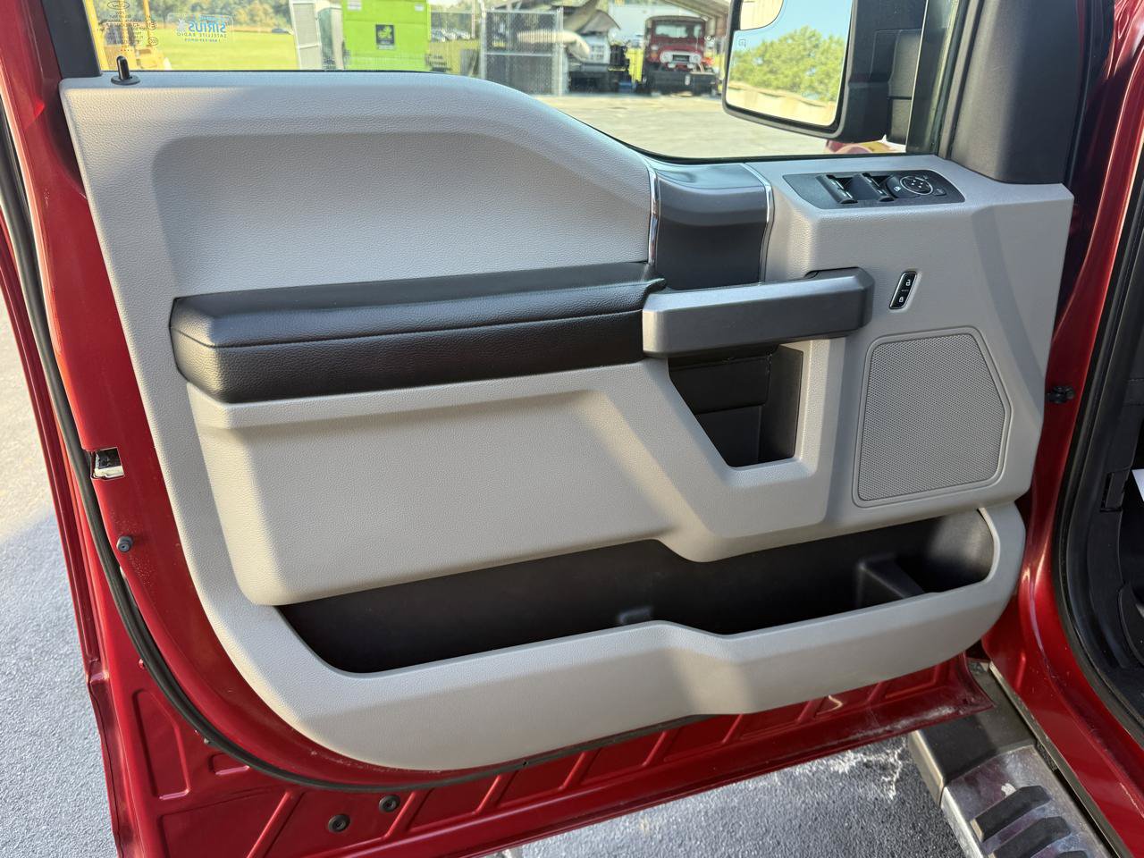 Used 2017 Ford F150 XLT w/ Equipment Group 302A Luxury AWD/4WD image 7