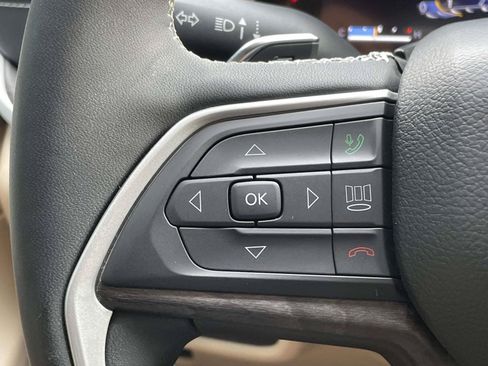 Used 2023 Jeep Grand Cherokee Limited AWD/4WD image 19