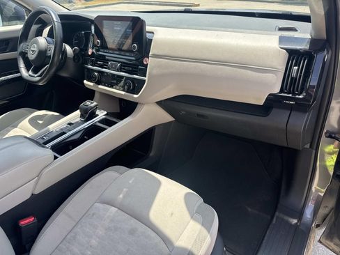 Used 2024 Nissan Pathfinder SV FWD image 11