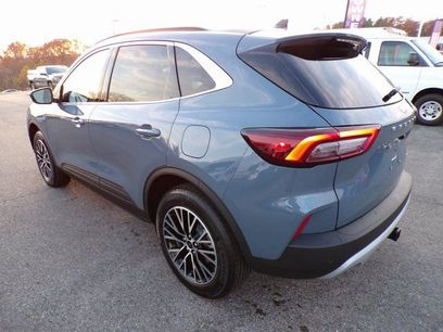 New 2026 Ford Escape SE w/ Class II Trailer Tow Package