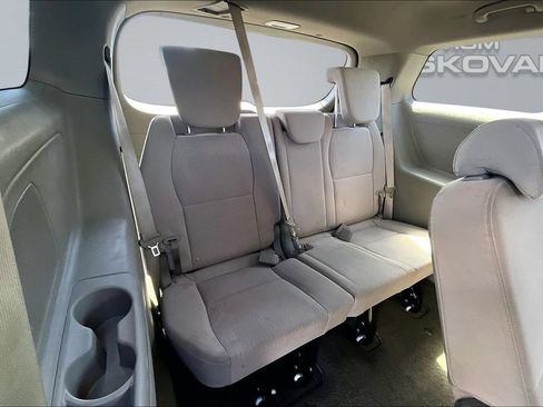 Used 2017 Kia Sedona LX FWD image 27