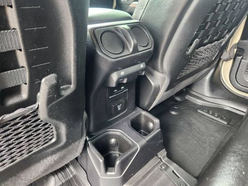 Used 2020 Jeep Gladiator Rubicon AWD/4WD image 34