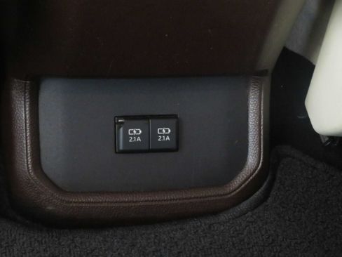 Used 2021 Toyota Highlander XLE FWD image 54