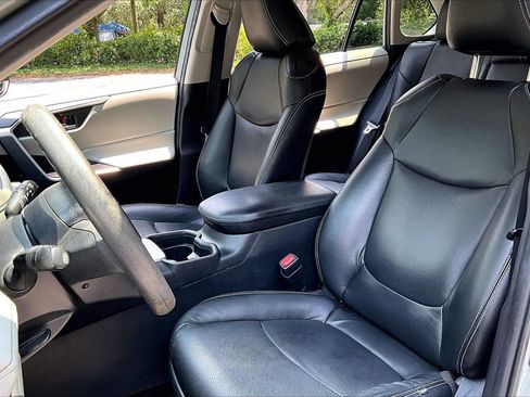 Used 2021 Toyota RAV4 XLE FWD image 18