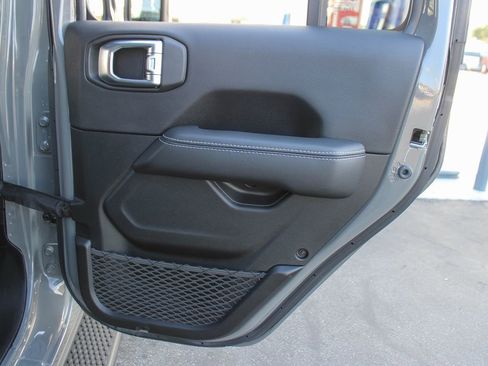 Used 2022 Jeep Wrangler Unlimited Sahara image 40