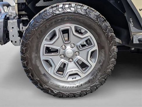 Used 2017 Jeep Wrangler Unlimited Rubicon w/ Connectivity Group image 22