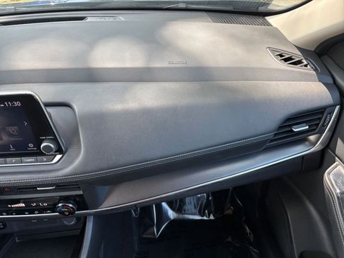Used 2025 Nissan Rogue SV FWD image 37