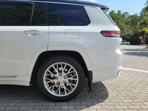 Used 2023 Jeep Grand Cherokee L Summit w/ Luxury Tech Group V AWD/4WD image 8