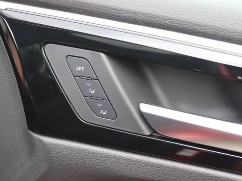 Used 2025 Mitsubishi Outlander 4WD Plug-In Hybrid image 35