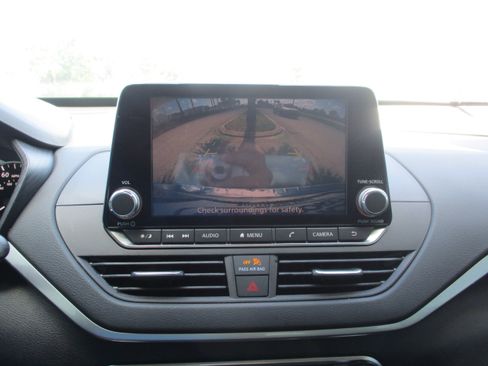 Used 2022 Nissan Altima 2.5 SV FWD image 18